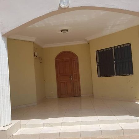 Touray Guest House Old Yundum エクステリア 写真