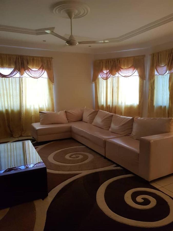 Touray Guest House Old Yundum エクステリア 写真