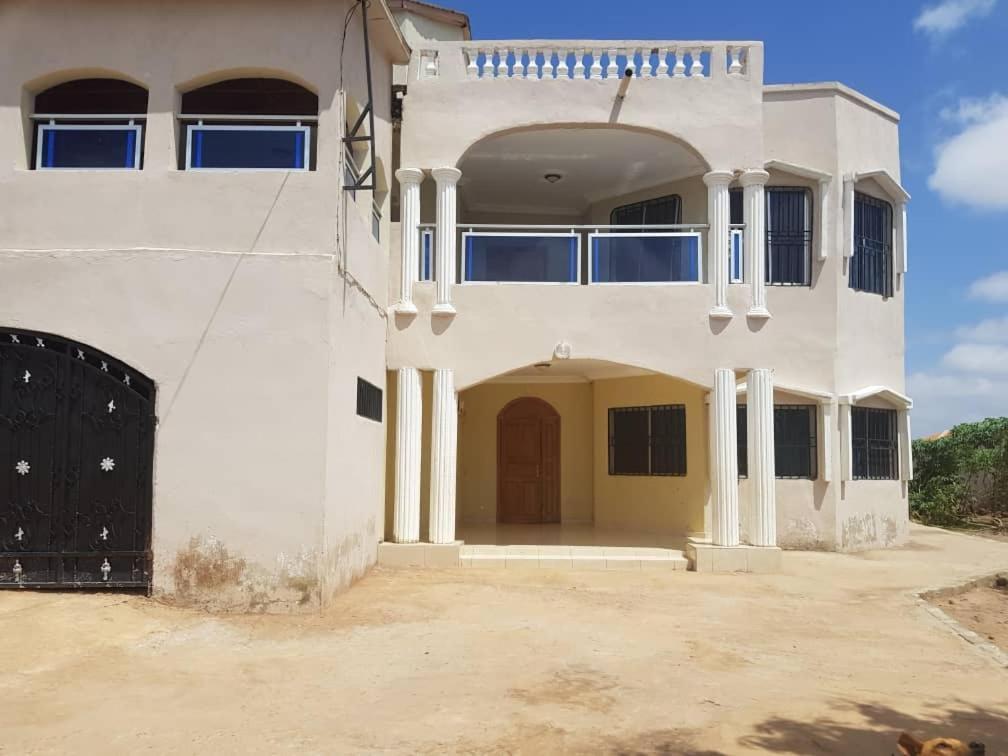 Touray Guest House Old Yundum エクステリア 写真
